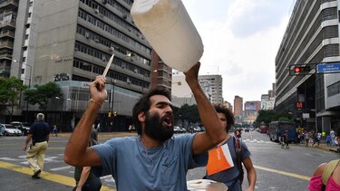 Régimen de Venezuela decreta reducción de jornada laboral por apagones