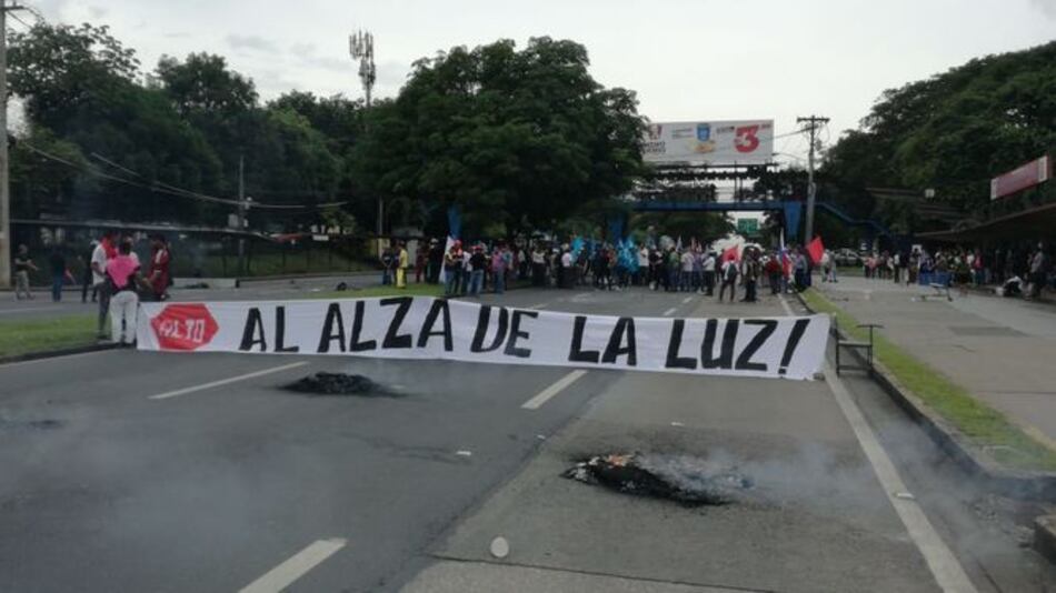 Protestan en la vía Transístmica contra el aumento de la tarifa eléctrica