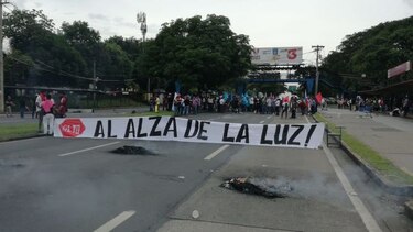 Protestan en la vía Transístmica contra el aumento de la tarifa eléctrica
