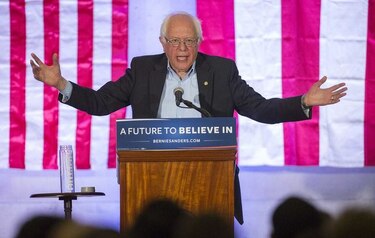 Bernie Sanders visita Puerto Rico y advierte sobre crisis humanitaria