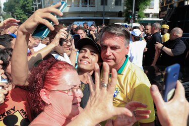 Bolsonaro defiende a su exjefe de inteligencia acusado de espionaje ilegal en Brasil