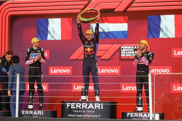 Verstappen da un golpe de autoridad al ganar el lluvioso y loco Gran Premio de Sao Paulo
