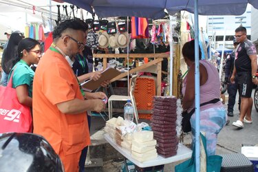 Salud decomisa 200 libras de queso en mal estado vendidas en la calle; denuncian existencia de una ‘mafia’