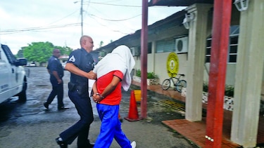 Entregan a hombre que dio machetazos a su expareja en David