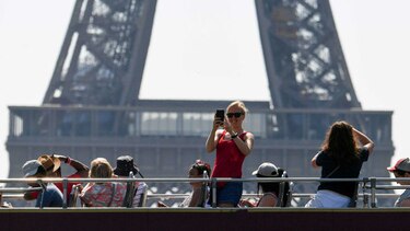 La Torre Eiffel vuelve a abrir sus puertas tras huelga