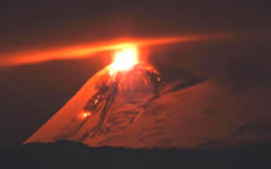 Volcán Llaima aumenta actividad en el sur de Chile