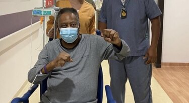 Pelé celebra ‘con puñetazos en el aire’ que está ‘cada día mejor’