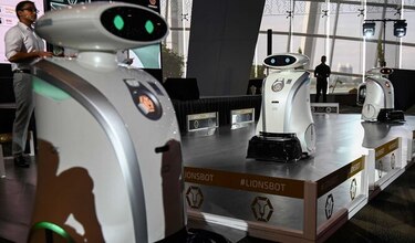 Robots despliegan sus dotes de limpiadores en Singapur