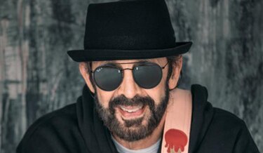 Juan Luis Guerra coquetea con el público juvenil en su nuevo sencillo 'Kitipun'