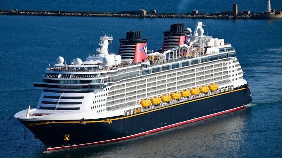 El padre que saltó de un crucero de Disney para salvar a su hija que había caído al mar