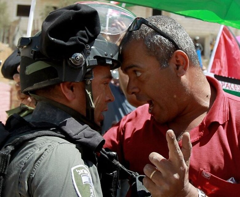 Cristianos de Belén se enfrentan a Ejército israelí por muro de separación