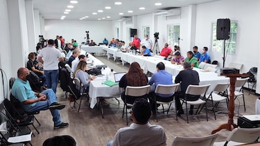 Mesa única de diálogo reanuda debate sobre medicamentos y educación