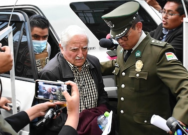 Ordenan la detención domiciliaria de exministro boliviano en caso de piscinas de litio