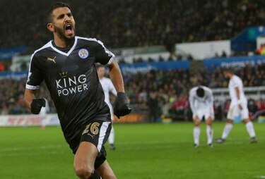 Leicester gana 3-0 y es líder en la liga inglesa