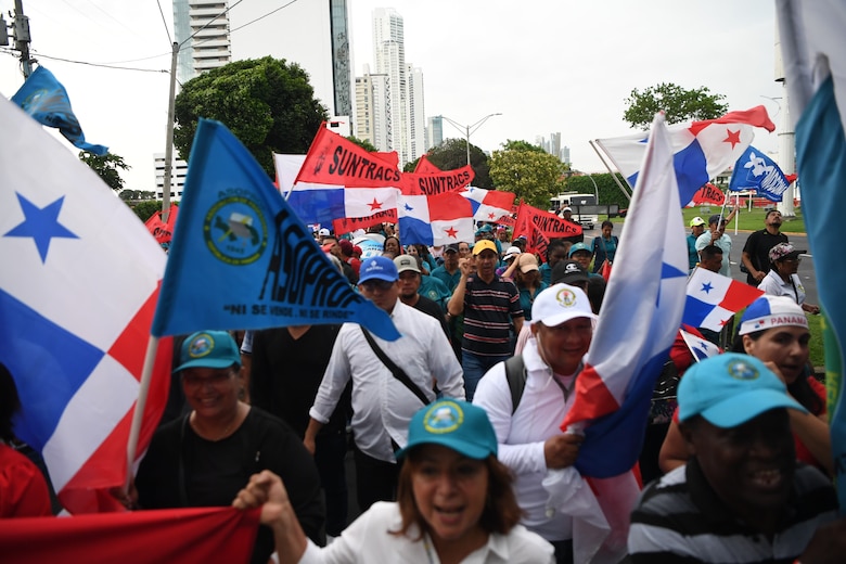 Gremios docentes en huelga siguen en las calles