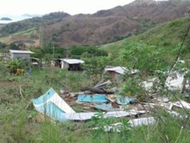 Continúa el desalojo de familias en cerro Galera