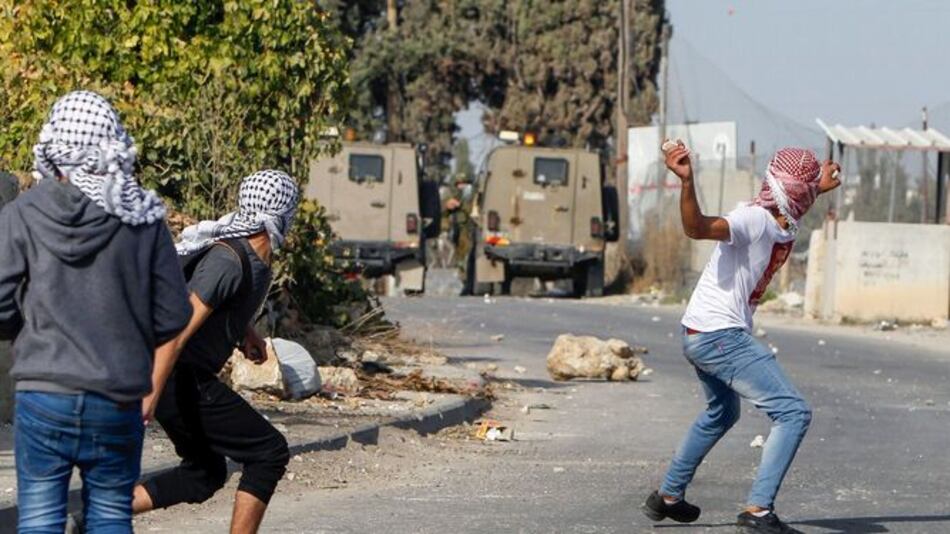 Bombardeos israelíes y cohetes palestinos ponen a Gaza al borde de una nueva escalada