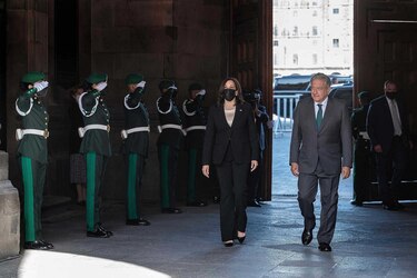 Vicepresidenta Harris dice a López Obrador que ve ‘nueva era’ entre México y Estados Unidos