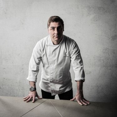 El reconocido chef Jordi Roca explora el cacao orgánico en Panamá: un viaje enriquecedor