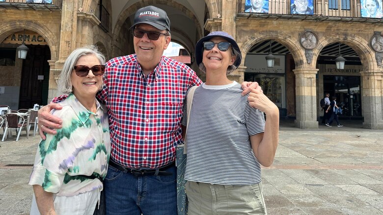 “La dicotomía era cuidarlo bien y a la vez ayudarlo a morir”: Gina Montaner sobre la eutanasia a la que se sometió en España su padre, el escritor cubano Carlos Montaner