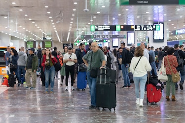 Lluvias inundan Barcelona y fuerzan la suspensión de vuelos, trenes y cierres de carreteras