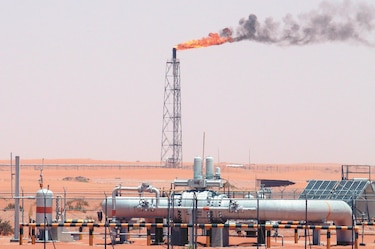 OPEP+ extiende el recorte de su bombeo hasta fines de 2024