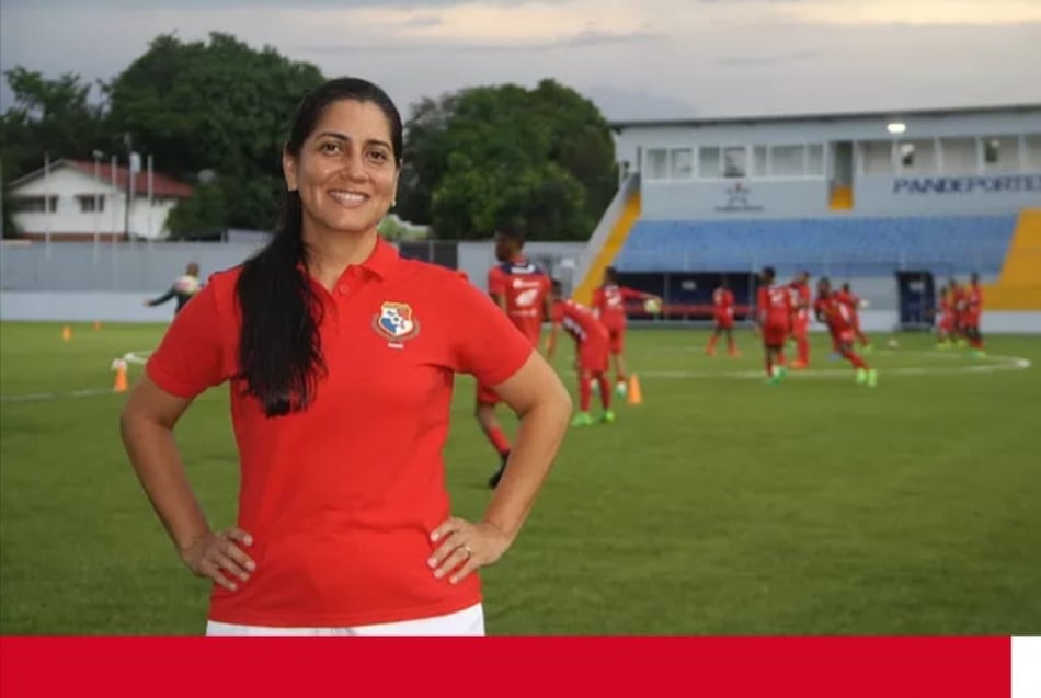 Ella es Rosa Mon, la psicóloga de la Selección de Fútbol de Panamá
