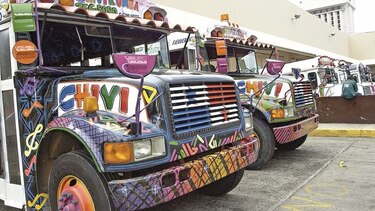 Alcaldía regula ‘chivas parranderas’; multarán a infractores