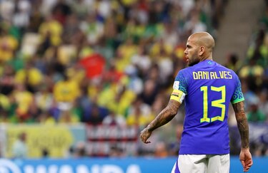 Dani Alves, primer paso hacia su último gran objetivo
