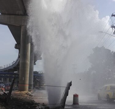 Se suspende suministro de agua tras perforación de línea de 54 pulgadas en la vía Transístmica