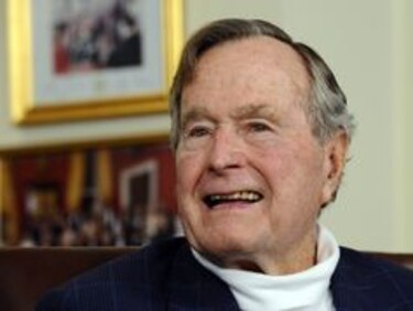 George Bush padre, en buen estado tras fractura