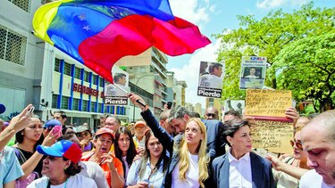 Suspenden juicio contra el dirigente opositor Leopoldo López