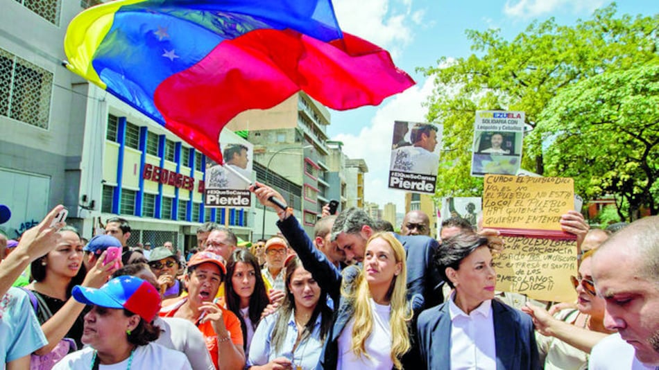 Suspenden juicio contra el dirigente opositor Leopoldo López