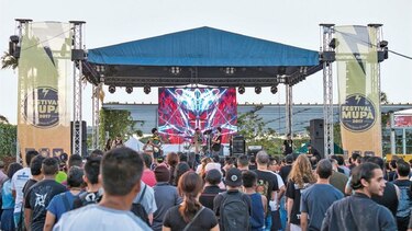 Festín y sonido alternativo