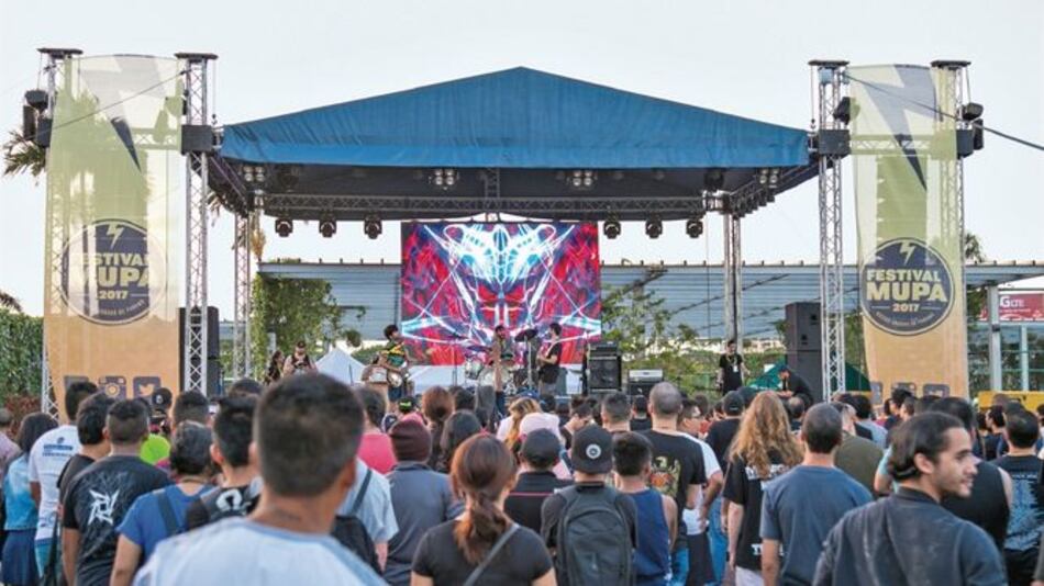 Festín y sonido alternativo