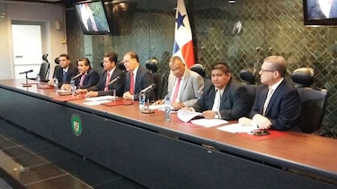 Comisión de Gobierno remite lista de aspirantes a Defensor al pleno
