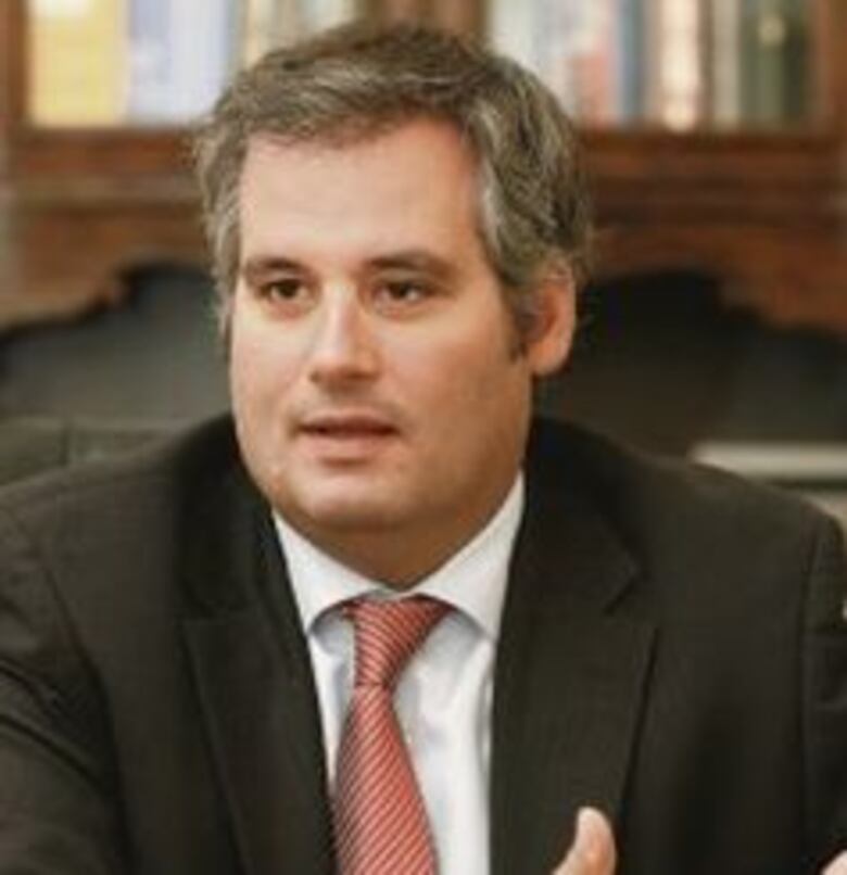 Alberto Vallarino demanda a Demetrio Papadimitriu