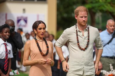 El príncipe Harry y Meghan terminan un viaje de tres días en Nigeria