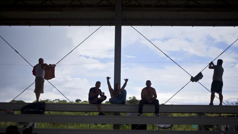 Costa Rica confía en diplomacia para resolver salida de migrantes cubanos