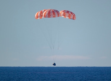 En vivo: Ameriza en el Pacífico la cápsula tripulada de Artemis II