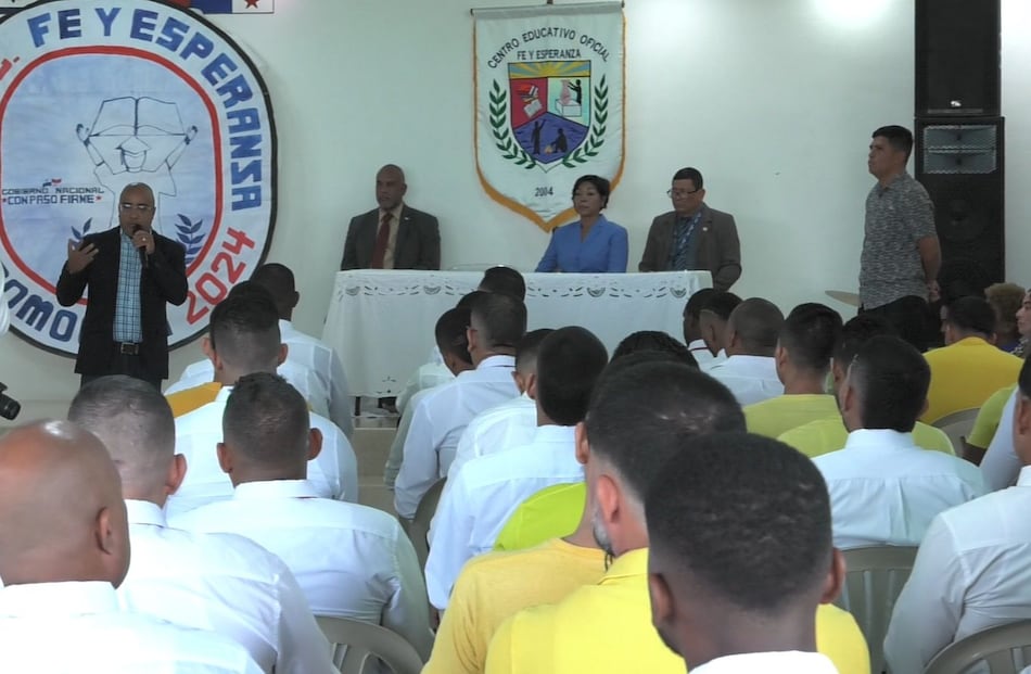 Educación en centros penitenciarios: 89 internos culminan estudios de bachillerato en La Joyita