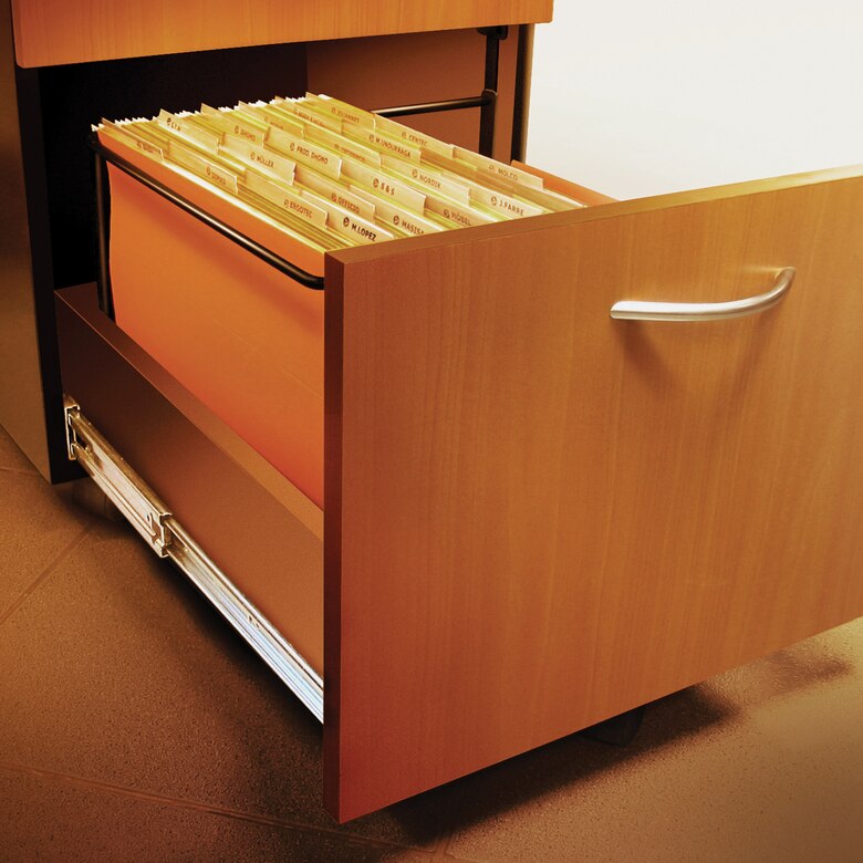 Los herrajes esenciales para la ebanistería