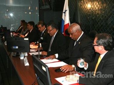 Obreros insisten en derogatoria de la Ley 30