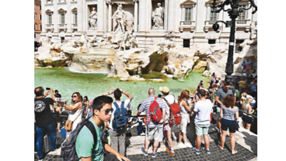 La Fontana de Trevi y las hordas de sus turistas