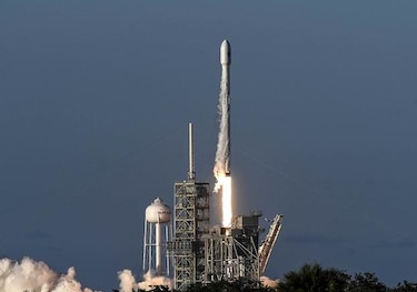 Tras dos aplazamientos, SpaceX lanza satélite de banda ancha de IntelSat