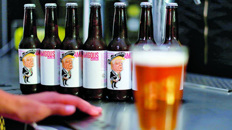 Lanzan cerveza con Trump vestido de mariachi