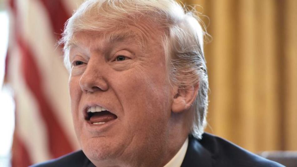 Donald Trump denuncia justicia 'politizada'; cortes evalúan decreto migratorio