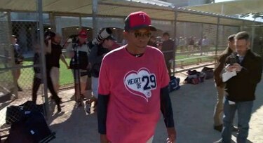 Carew disfruta de su visita al campo de entrenamiento de los Mellizos