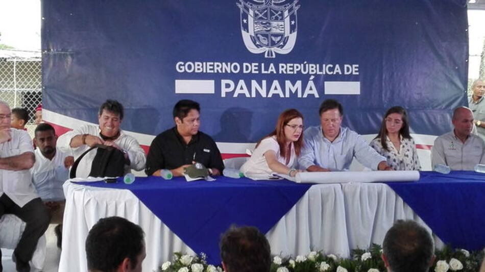 Presidente entrega orden de proceder para alcantarillado de David