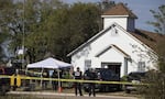 Joven ataca iglesia en Texas y asesina a 26 personas
